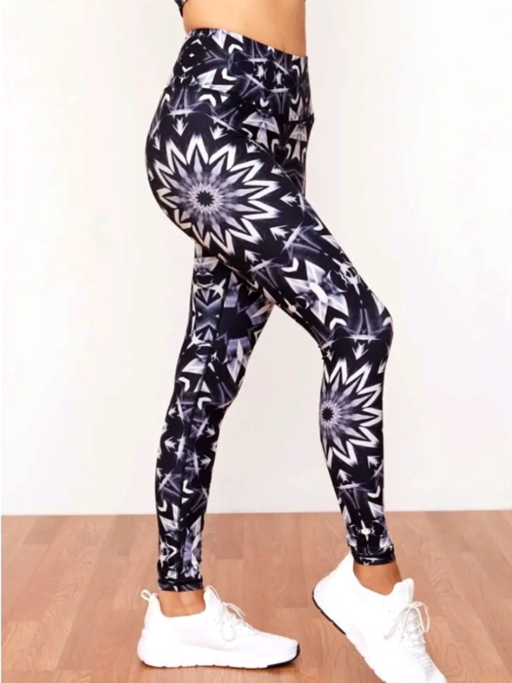 Wolven Threads High Waisted Leggings in Raina Print, Size Large